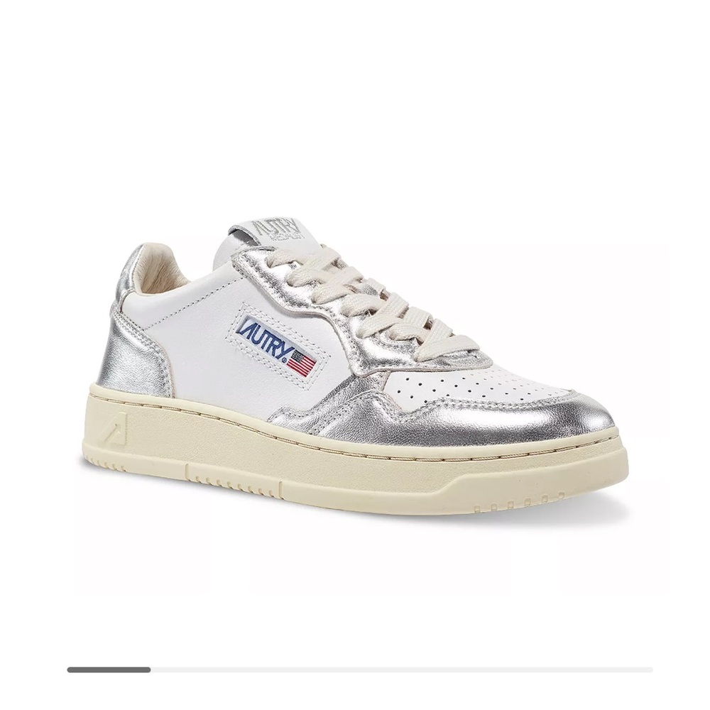 Autry Women's Medalist Low Top Sneakers